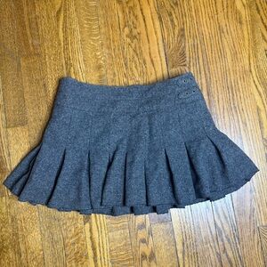 American Eagle Outfitters women’s gray thick wool skirt with buckle design